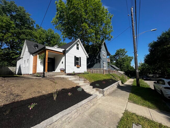 Building Photo - 1220 Newman St