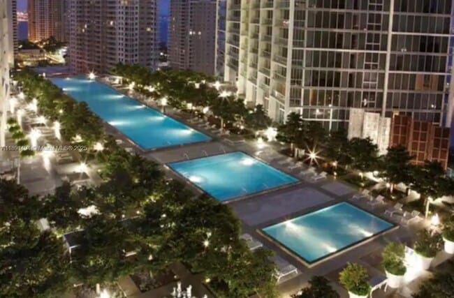 Building Photo - 495 Brickell Ave