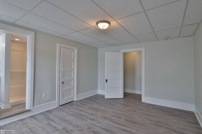 Building Photo - Brand-new renovated apartment with high en...