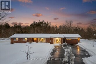 Building Photo - 111 Balm Beach Rd E