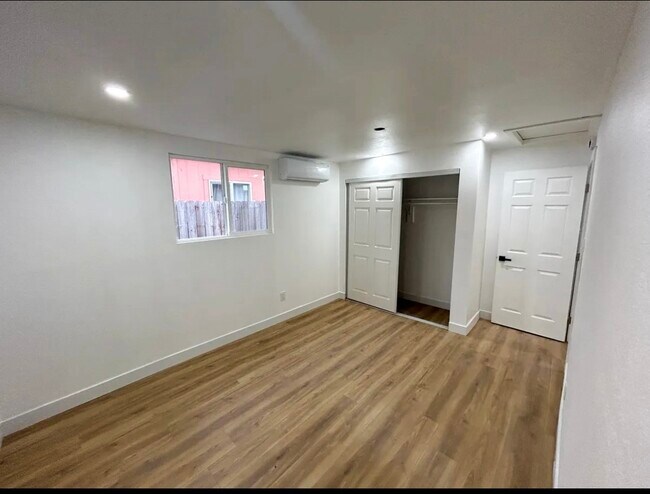 Foto del edificio - 847 E 106th St