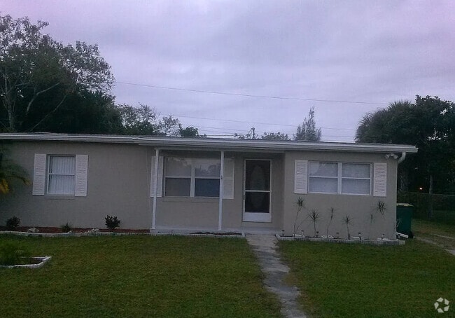 Building Photo - 21130 Bersell Ave