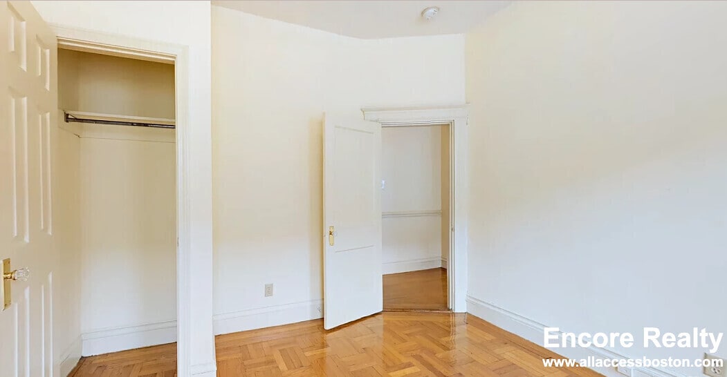 Building Photo - 32 Queensberry St