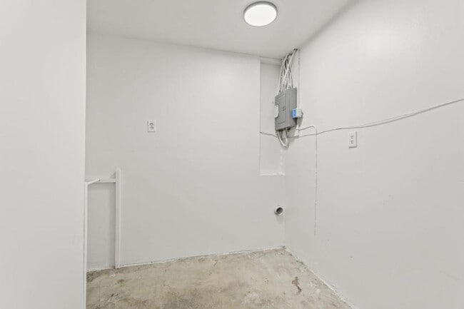 Building Photo - 4142 Meadowdale Dr