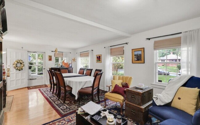 Building Photo - "Charming 2-Bedroom Duplex with Cozy Firep...