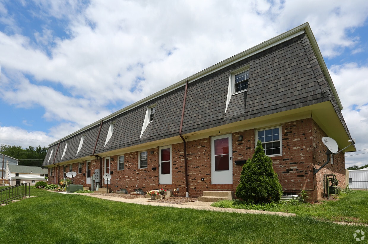 Kingswood Townhouses Apartments in Massillon, OH
