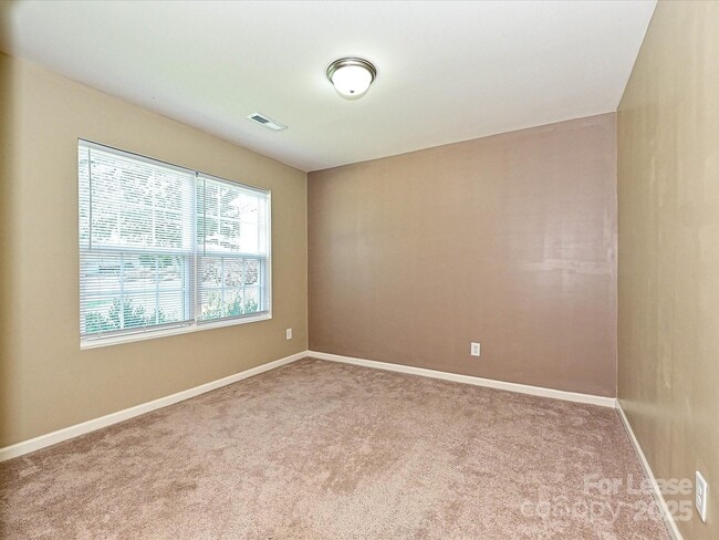 Building Photo - 104 Mulligan Dr