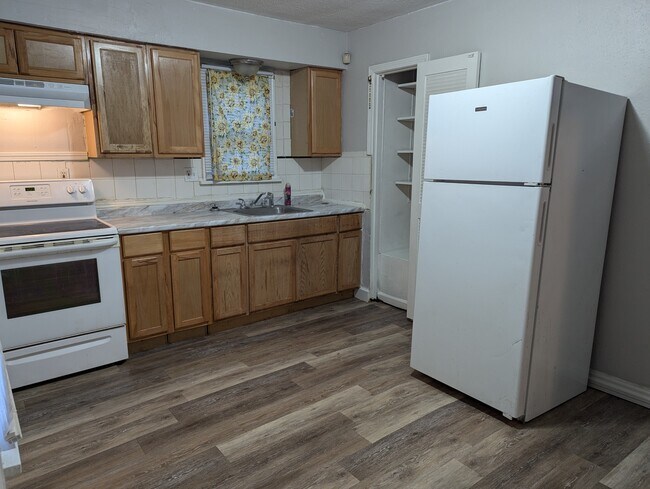 Building Photo - 605 Abston St