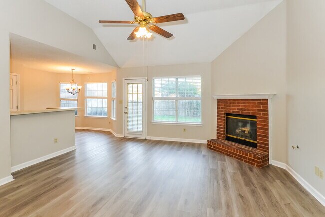 Foto del edificio - 1030 Jessica Lauren Dr