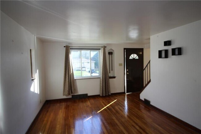 Foto del edificio - 1261 Commercial St