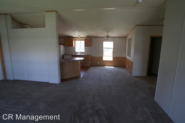 Building Photo - 303 Silver Maple Dr