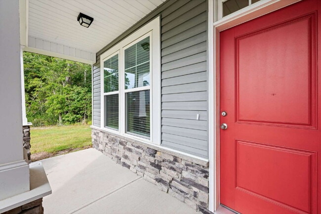 Building Photo - Spacious 4-Bedroom Retreat with 2.5 Baths ...