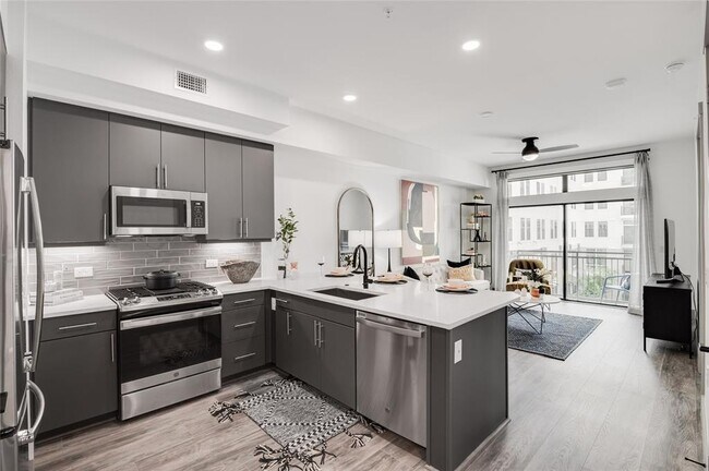 Building Photo - 1414 N Shepherd Dr