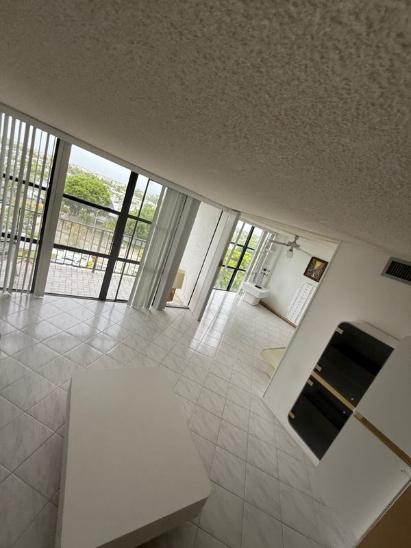 Foto del edificio - 1000 Parkview Dr