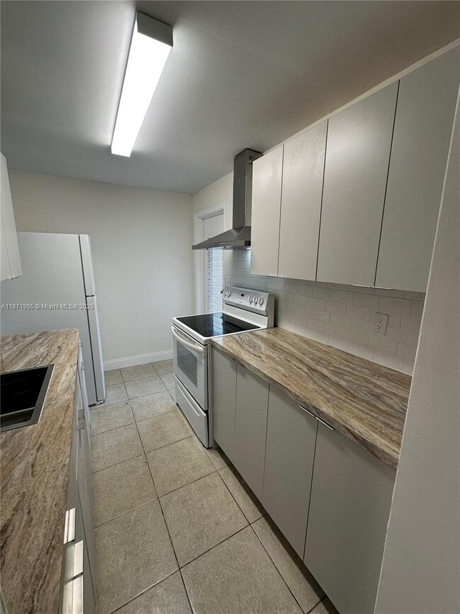 Building Photo - 1715 N 16th Ave