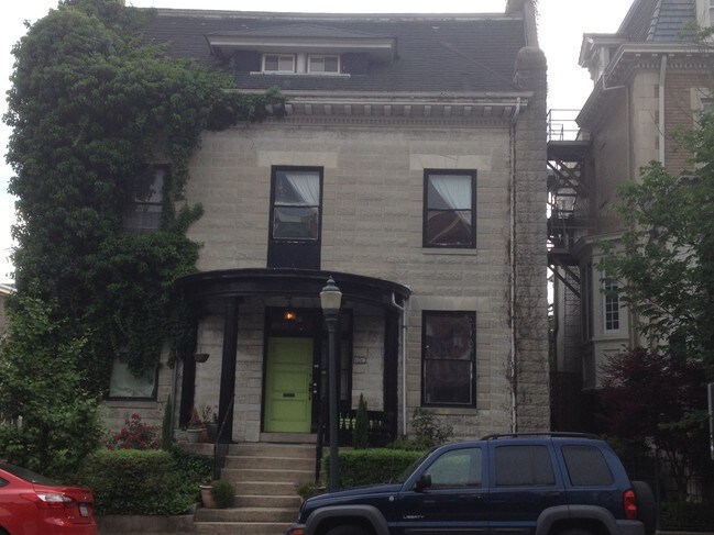 1st Floor Apartment - 1013 W Franklin St