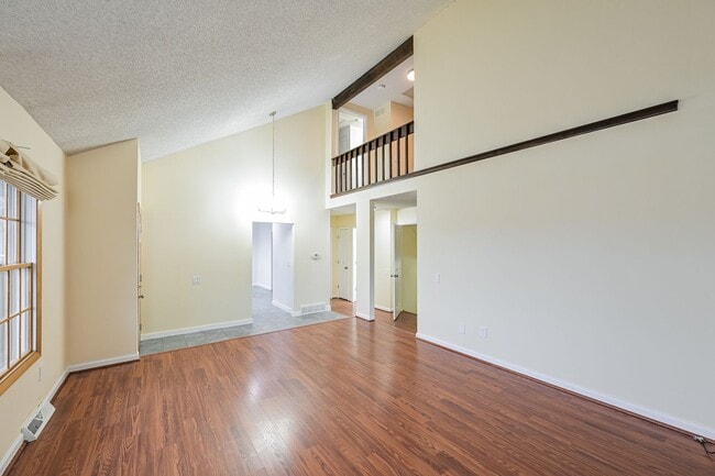 Foto del edificio - Spacious 4 Bed/2 Bath in Desirable Willow Creek.