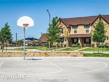 Building Photo - 4 br, 4 bath Townhome - 301 Deacon Dr W