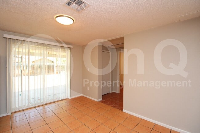 Building Photo - 8128 W Earll Dr