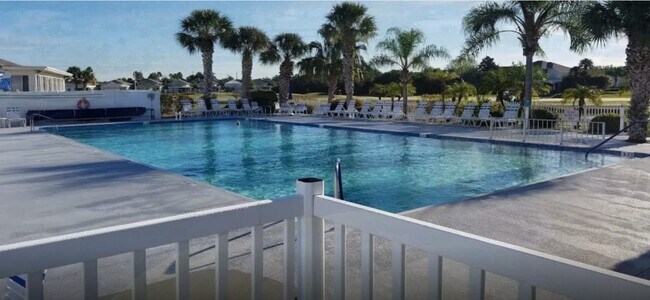 Foto del edificio - 547 Lake Dr