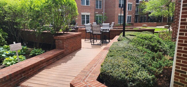 Foto del edificio - The Grande in Conshohocken condo available...