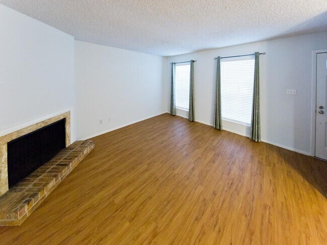 Foto del edificio - 6534 E Hill Dr