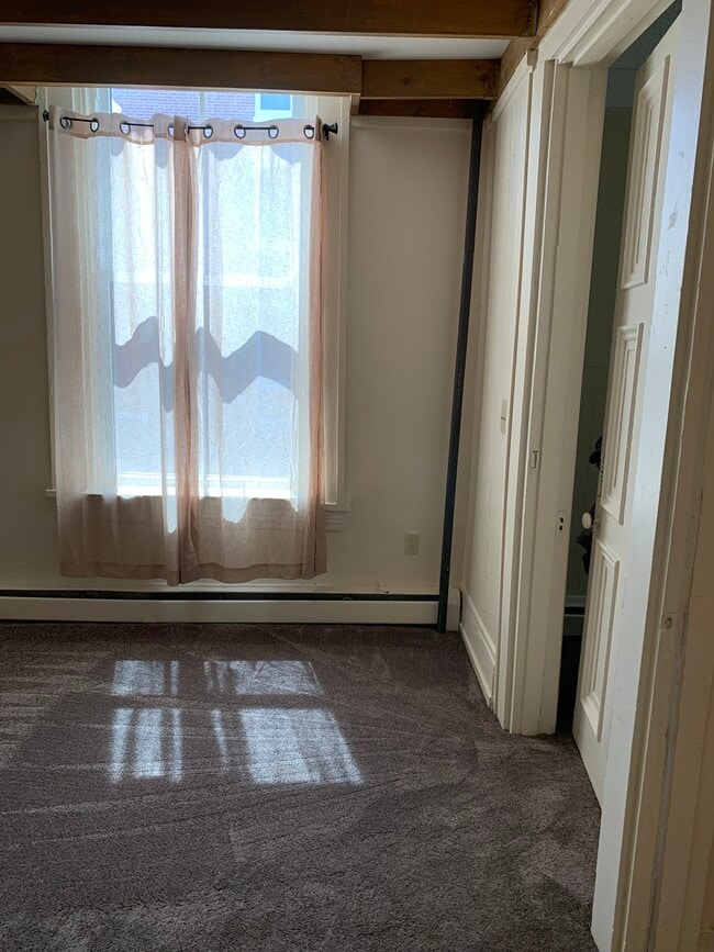 Center Room (Bed/Office) - 133 S Main St