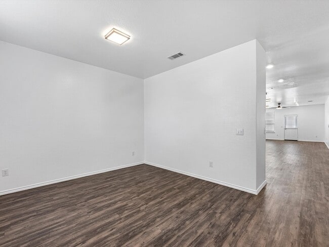 Building Photo - 2627 Summer Ln