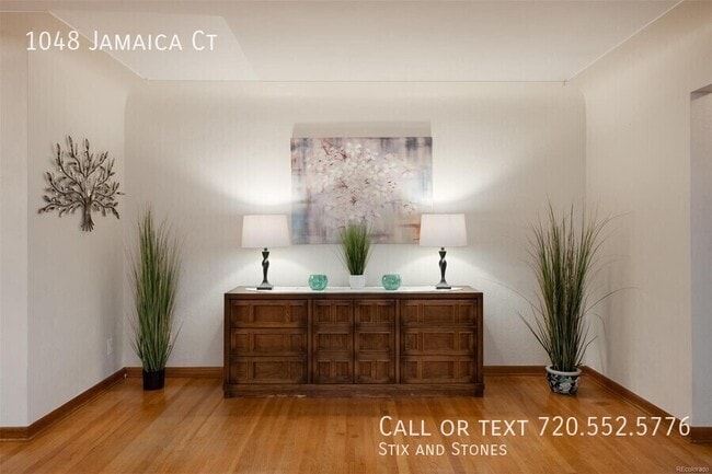 Building Photo - 1048 Jamaica Ct