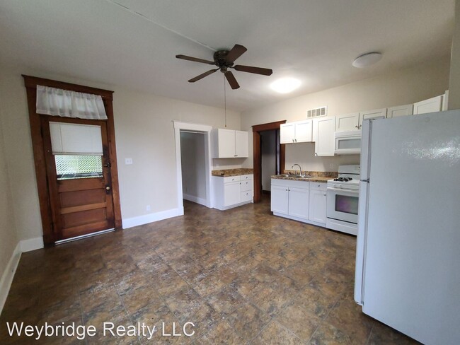 Building Photo - 3 br, 1.5 bath House - 321 Walnut St