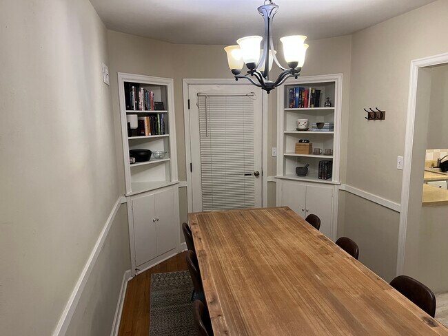 Foto del edificio - 306 E 18th St