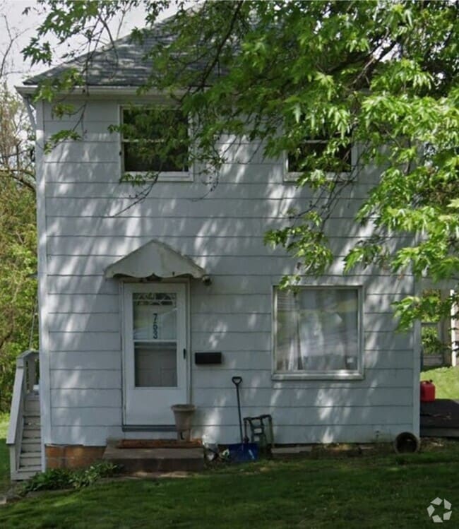 Building Photo - 753 East Dr