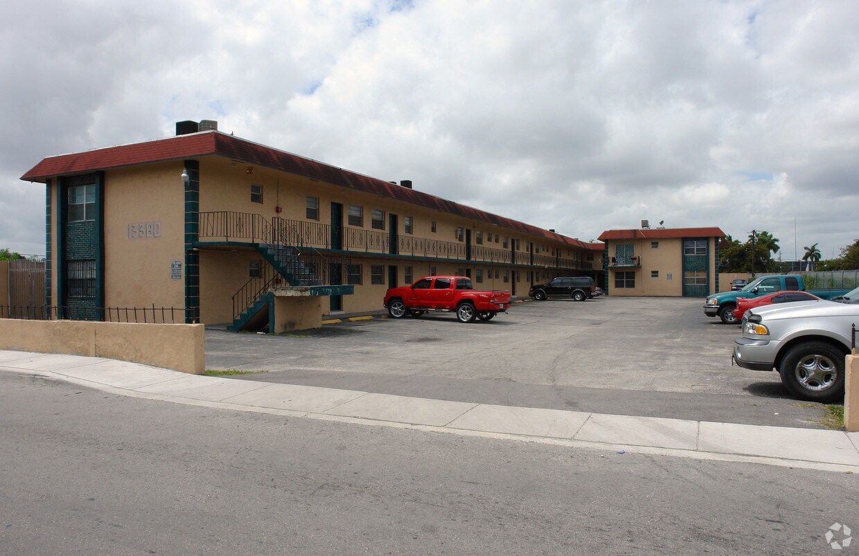 Foto principal - 13380 Port Said Rd