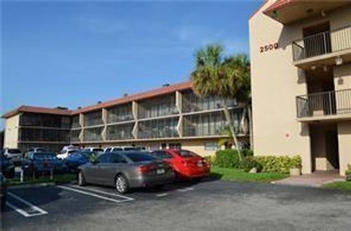 Foto del edificio - 2500 Coral Springs Dr