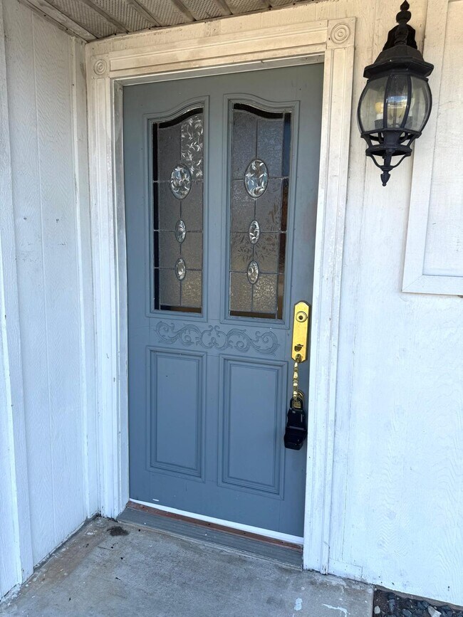 Building Photo - 107 NW Curtis St