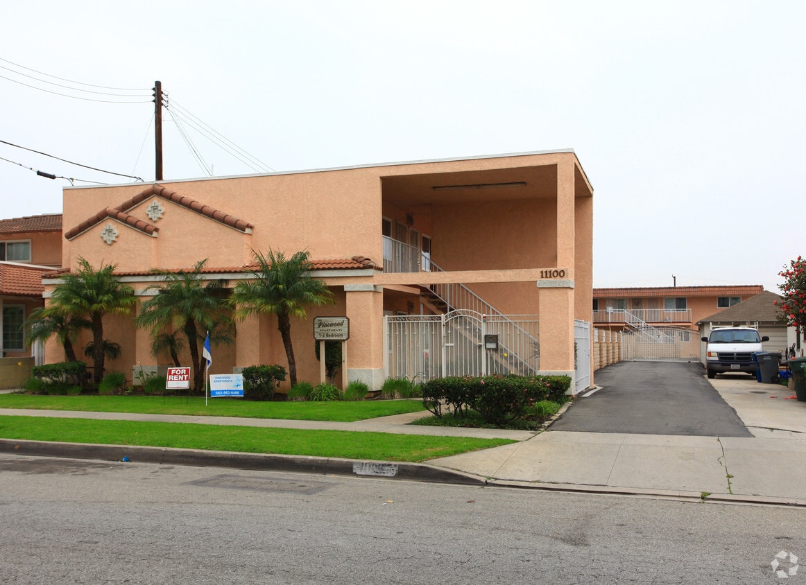 11026 Pangborn Ave - Pine Crest Apartments