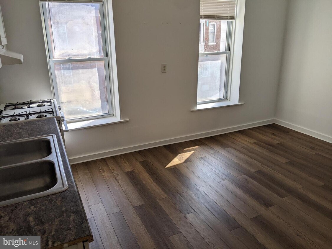 Foto principal - 125 E South St