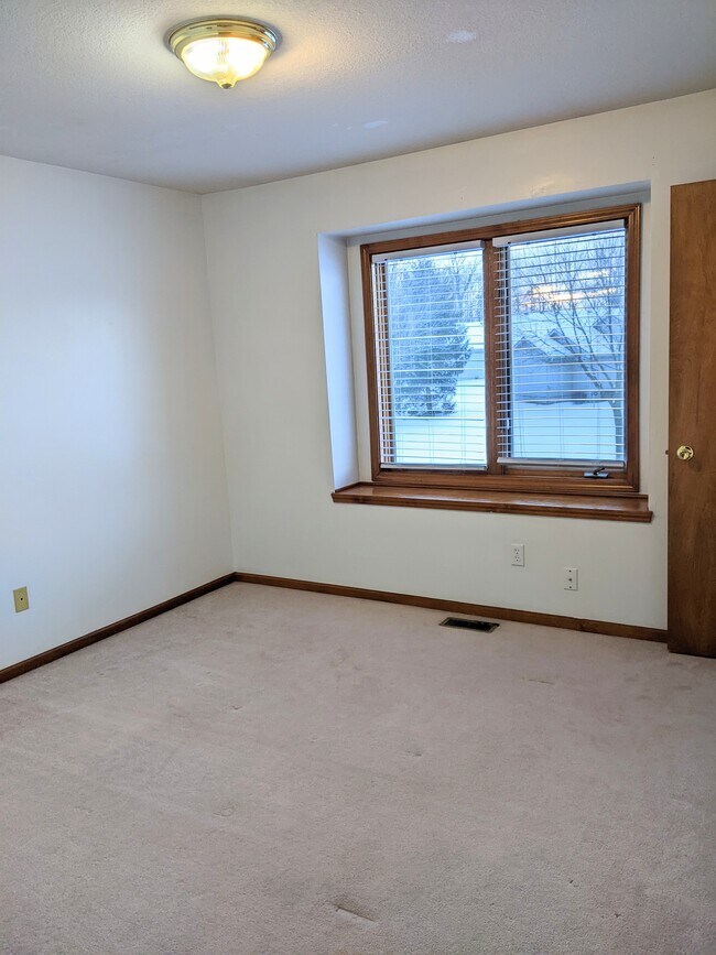 Building Photo - 1523 Fieldstone Dr