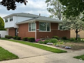 Building Photo - 9713 S Kenneth Ave