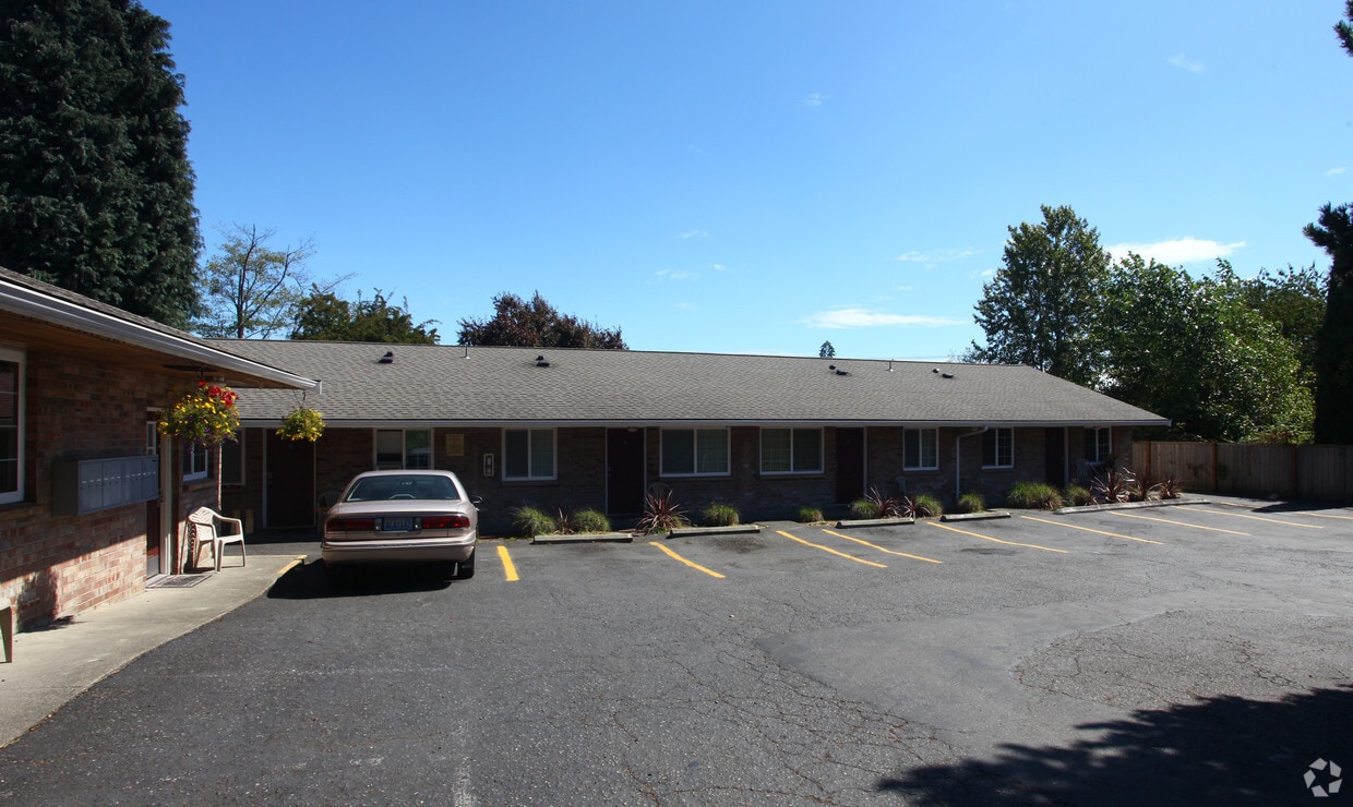 Building Photo - Fairway Arms Apartments