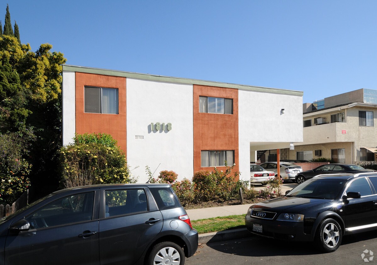 Building Photo - 1816-1818 Corinth Ave