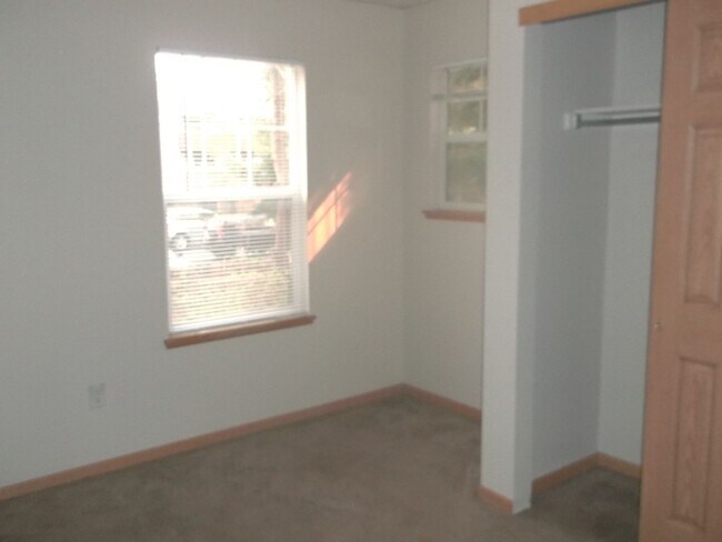 Building Photo - 2226 W Elizabeth #C102, Fort Collins