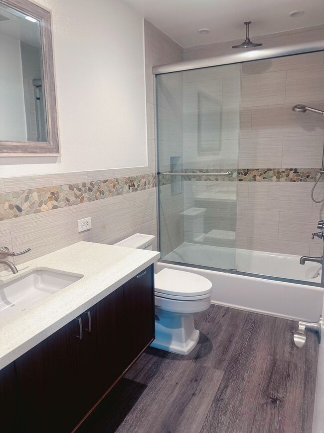 Building Photo - 1BD/ 1BA CONDO WITH 2 PARKING SPACES