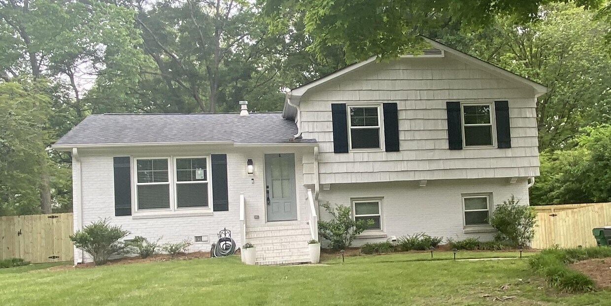 Primary Photo - 6725 Castlegate Dr