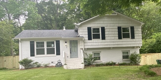 Photo - 6725 Castlegate Dr House