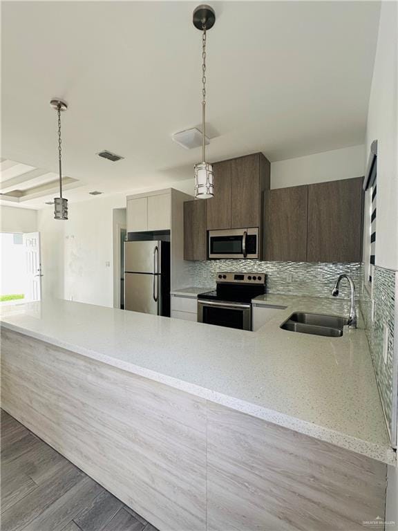 Building Photo - 13 West Dr