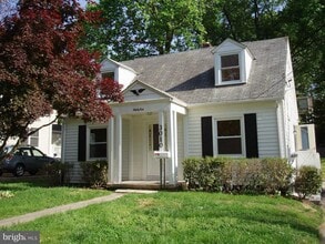 Building Photo - 3010 Ferndale St