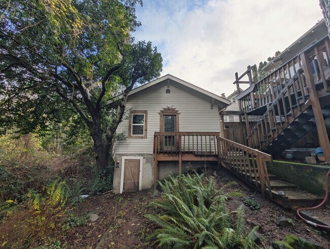 Foto del edificio - **$150 OFF 1ST MONTHS RENT + FREE APPLICATION FEE!!** Super Cute Studio on Capitol Highway!