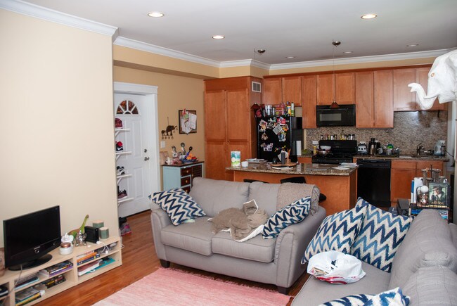 Foto del edificio - 3708 W Wrightwood Ave