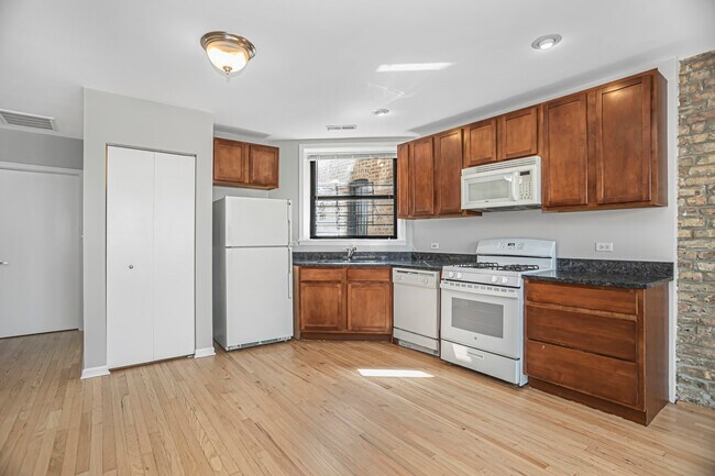 Building Photo - 2361 N California Ave